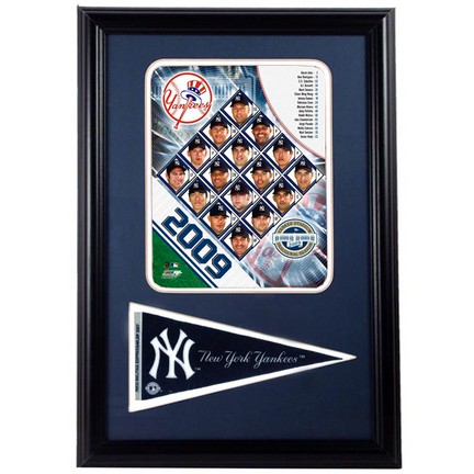 2009 New York Yankees Photograph with Team Pennant in a 12
